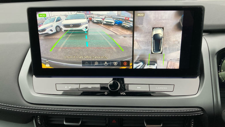 Nissan Qashqai 1.3 DiG-T MH N-Connecta [Glass Roof] 5dr Petrol Hatchback